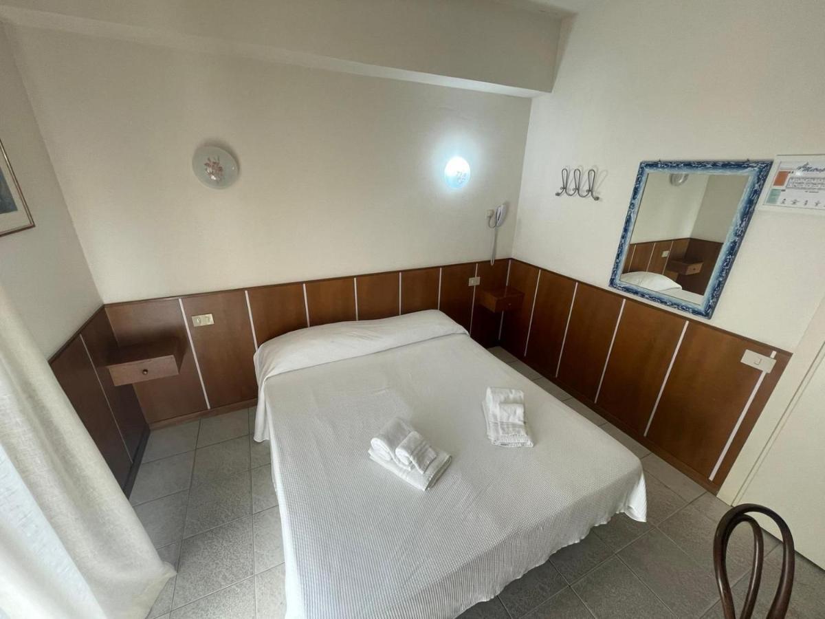 Hotel Metropol Pesaro Bagian luar foto