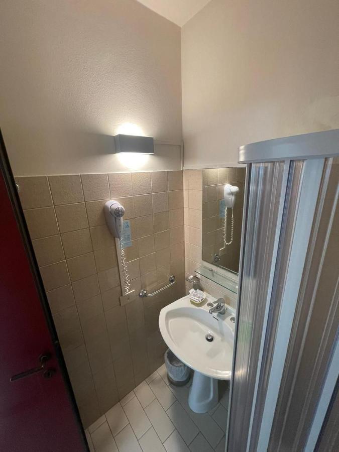 Hotel Metropol Pesaro Bagian luar foto
