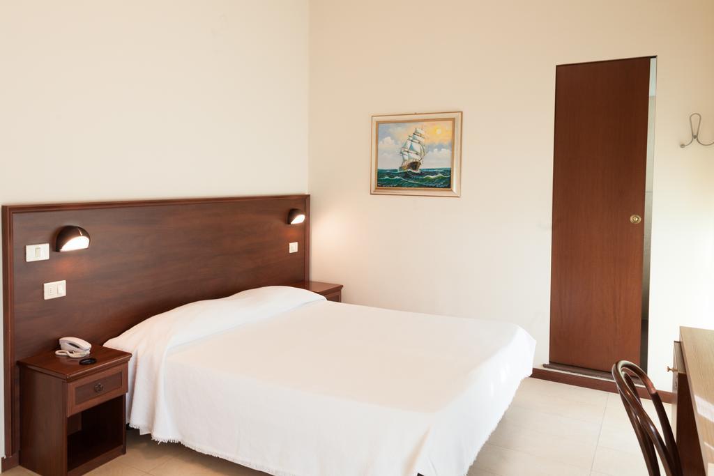 Hotel Metropol Pesaro Bagian luar foto