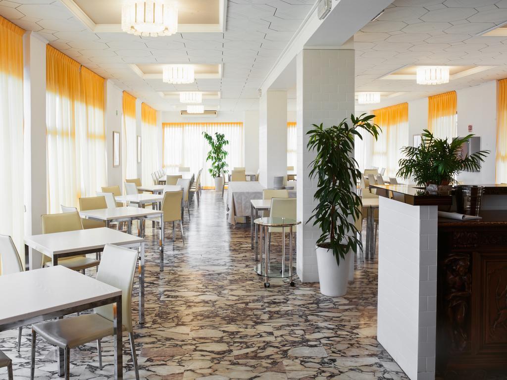 Hotel Metropol Pesaro Bagian luar foto